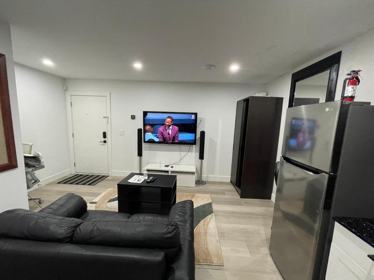 Modern & Luxurious Suites In Surrey Exterior photo