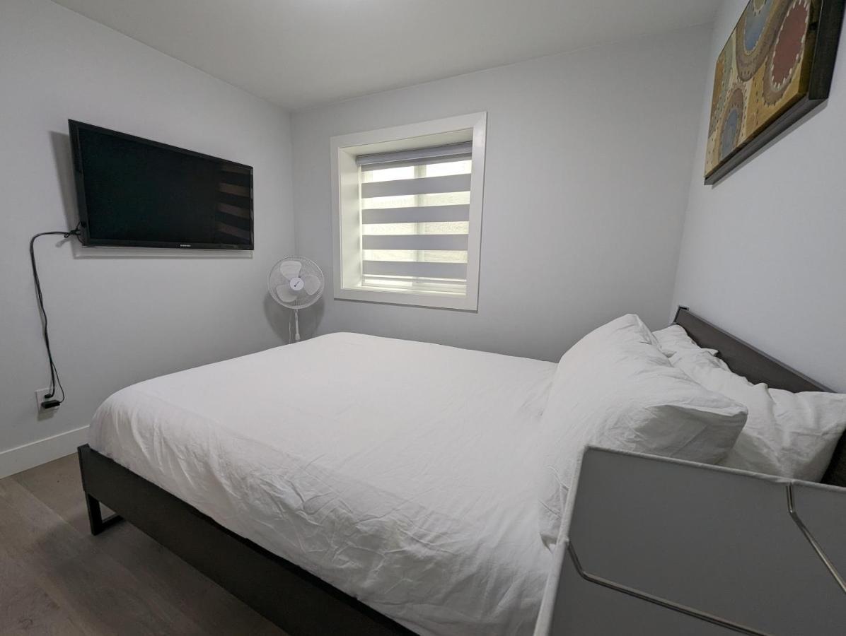 Modern & Luxurious Suites In Surrey Exterior photo